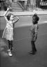 Helen LEVITT, New York, circa 1940 - (c) Helen Levitt / courtesy Laurence Miller Gallery