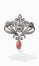 Broche en platine et diamants, portant sur une perle rose de 3,18 carats. Les plus gros diamants sont en taille rose (c) Classic Collection Series, Kashikey Co., Ltd., Japon
