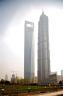 Shanghai. A droite, la Jinmao Tower (8 étages, 366 m. de haut / Skidmore Owings and Merrill arch.). A gauche, le Shanghai World Financial Center (10 étages, 492 m. de haut / Kohn Pedersen Fox arch.) (c) Robert Leslie, 2008