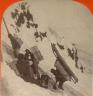 Le 17 août 1896, George Carmack découvre de l'or dans le ruisseau Bonanza, affluent de la rivière Klondike, à la frontière du Canada et de l'Alaska. Ici, le sol doit être dégelé avant de pouvoir être attaqué à la pioche (c) B.L. Singley