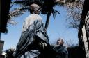 Moctar Sow et Ousmane Sow (c) Béatrice Soulé / Roger Viollet / Adagp