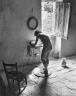 Willy Ronis. Le Nu provençal, Gordes (Vauclause), 1949. Tirage argentique. Ministère de la culture et de la communication, Médiathèque de l'architecture et du patrimoine (c) Ministère de la culture et de la communication & Stéphane Kovalsky / Dist. agence Rapho