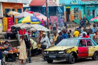 RD Congo, 2012, Kinshasa. Le rond point Ngaba est un des plus animés de la capitale qui compte 10 millions d'habitants (c) Pascal Maitre / Agence Cosmos