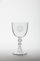 Verre à vin du service « Beauvais », créé en 1878 pour l’Exposition Universelle de Paris et commandé en 1909 pour la famille impériale du Japon © Baccarat, photographe Patrick Schüttler