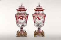Paire de vases « Simon » : « Allégorie de la Terre » et « Allégorie de l’Eau », gravés par Jean-Baptiste Simon, Exposition Universelle, Paris, 1867 © Baccarat, photographe : Patrick Schüttler