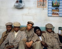 Loyiso Mayga, Wandise Ngcama, Lunga White, Luyanda Mzanti et Khungsile Mdolo après leur rite d’initiation, Mthatha, 2008 © Pieter Hugo, courtesy Galerie Stevenson, Le Cap/Johannesburg et Yossi Milo, New York