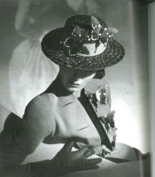 Horst, collection Elsa Schiaparelli, été 1937 (c) Conde Nast Publications Inc