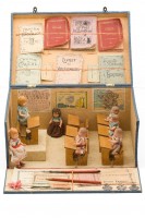 Ecole avec petites poupées, Atlas N.K., France, 1930. Photo Jean Tholance