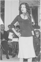  Tailleur-jupe. Collection haute couture printemps-été 1971 © Fondation Pierre Bergé - Yves Saint Laurent
