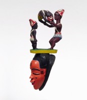 Sabu bi Boti. Masque zaouli avec figurine. Côte d'Ivoire, centre du pays gouro, Tibeita © Museum Rietberg Zürich, photo: Rainer Wolfsberger