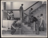 Frances Benjamin Johnston (1864-1952) Stairway of the Treasurer’s Residence: Students at Work (The Hampton Institute) (Escalier de la residence du Trésorier : élèves au travail), 1899-1900 Epreuve au platine, 19,1 x 24,2 cm Don de Lincoln Kirstein New York, Museum of Modern Art © 2015. Digital image, The Museum of Modern Art, New York / Scala, Florence