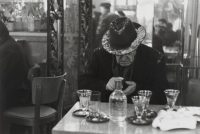 LOUIS STETTNER Veille de Noël, Paris,France 1950-1951 Collection Centre Pompidou, Musée national d’art moderne, Paris ©Centre Pompidou/Dist. RMN-GP ©Louis Stettner