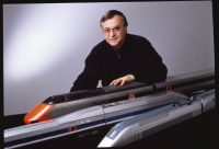 Roger Tallon et les maquettes du TGV 001, TGV Duplex, TGV Atlantique (c) Les Arts Décoratifs, Paris / A.D.A.G.P. 2016