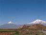 Monastère de Khor Virap, symbole de l'Arménie chrétienne sur fond du mont Ararat, aux deux cônes mythiques, références identitaires du peuple arménien - (c) Françoise Ardillier-Carras