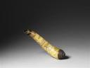 Corne à poudre, bouchon en bois sculpté avec dessins gravés - (c) musée du quai Branly, photo: Patrick Gries