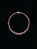Magnifique collier de perles roses ovales, d'une couleur rose intense, séparées par 14 petits diamants taillés en forme de poire (c) Création K. Mikimoto & Co, Ltd., Japon
