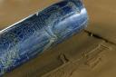 Sceau-cylindre du dieu Adad. Lapis-lazuli. 12,5 x 3,7 cm, 309 g. (c) Olaf M. Tessmer / SMB-Vorderasiatisches Museum Berlin