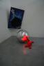 Rostan Tavasiev, Spoutnik, 2008. Installation de résine, peinture acrylique sur toile, bois, lapin en fourrure synthétique. Courtesy Galerie Rabouan Moussion, Paris
