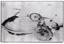 Vélo renversé d'un enfant tué par un sniper, Sarajevo, 1994. Courtesy Vanity Fair (c) Annie Leibovitz / Contact Press Images