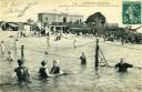 Bain de mer à la corde à Roscoff. Carte postale, 1910