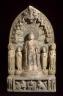 Stèle votive bouddhique, 550-577 ap. J.-C.. Vue de face de Buddha Cakyamuni debout sur une fleur de lotus entre deux disciples et deux boddhitsattva. Paris, musée Guimet (c) RMN / Thierry Ollivier