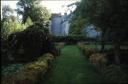La maison de Jean Cocteau à Milly-la-Forêt, vers 1992. Les jardins. Photo Erica Lennard