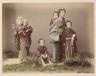 Portrait de groupe d'enfants japonais. Anonyme. Japon, 1ere moitié de l'ère Meiji (1868-912). Agrandissement d'après une épreuve à l'albumine sur papier (c) Musée Guimet, archives photographiques